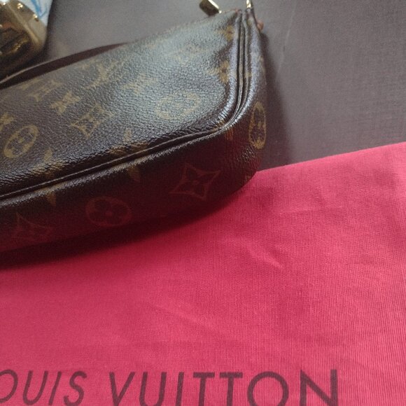 Louis Vuitton Cherries Pochette Accessories π - Picture 8 of 16